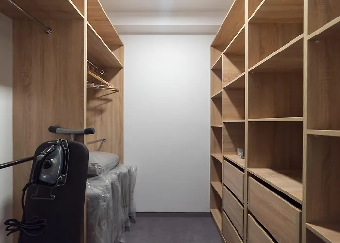 מלון דירות Vivi & 4*