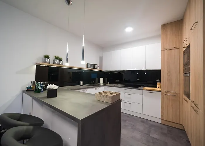 מלון דירות Vivi & 4*